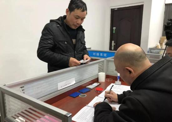 两权合一！株洲发首张城区出租车车辆经营权使用权证