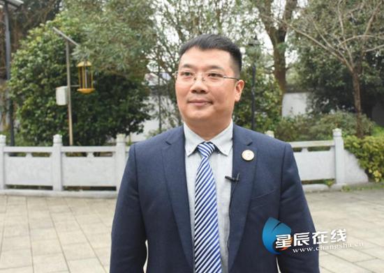 (唐铁军,十二届长沙市政协委员、湖南君安科技有限公司董事长。)