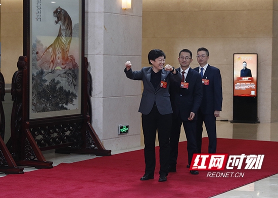 这一年，湖南省两会首次开启“委员通道”，委员们“摩拳擦掌”准备上场。