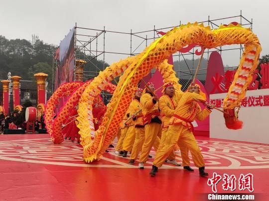 龙狮争霸赛现场。 王昊昊 摄