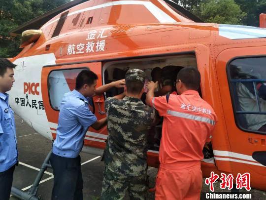 湖南衡东尿毒症患者被洪水围困 直升机8分钟解救