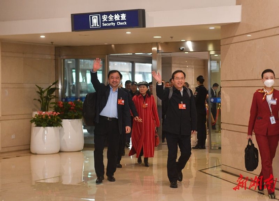 住湘全国政协委员返回长沙
