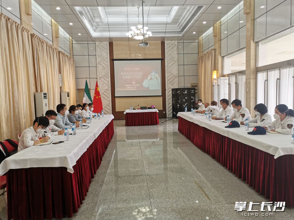 中国驻赤道几内亚使馆工作人员热烈欢迎专家组的到来。受访者 供图