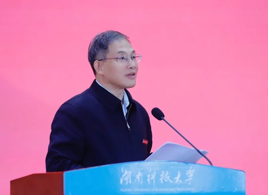 校党委书记唐亚阳在“文庙与儒学”学术研讨会上致辞