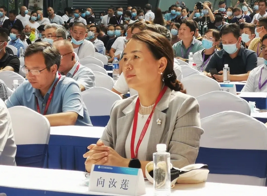 △湘西州文化旅游广电局党组书记、局长向汝莲出席