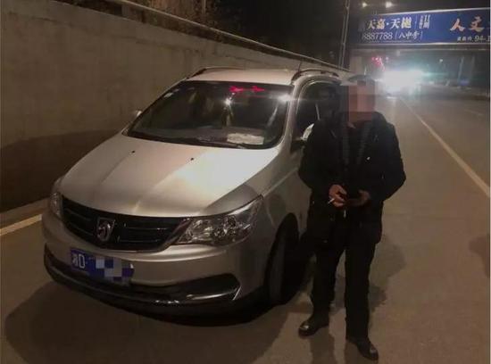 民警查获酒驾嫌疑人陈某