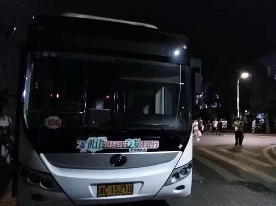 14岁少年驾驶的肇事公交车。