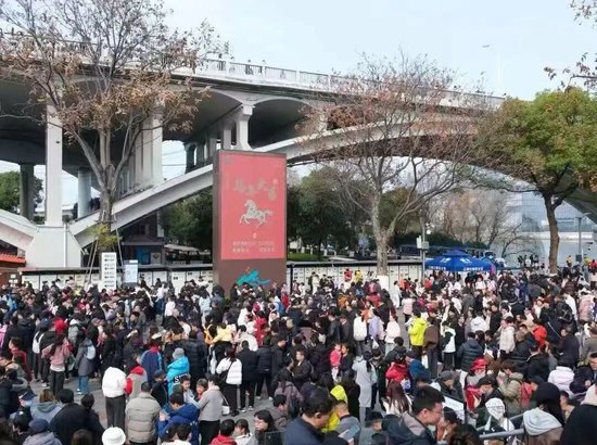 橘子洲深受外地游客和市民朋友喜爱。图/岳麓山 橘子洲旅游区