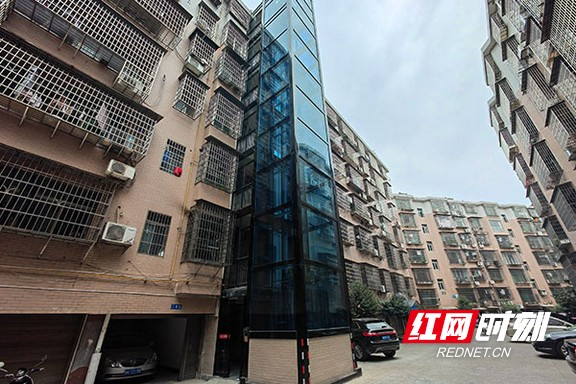 已经投入使用的新电梯。
