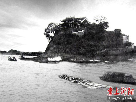 ▲1939年拍摄的石鼓书院,可以看到石板路的清晰痕迹