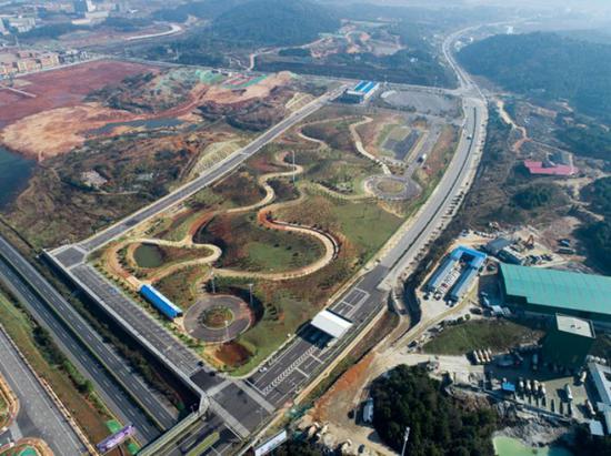 测试区建有228个智能网联汽车测试场景,测试道路里程达12公里