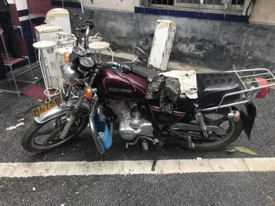 邵阳男子行窃逃跑途中持刀威胁 因涉嫌抢劫罪被刑拘