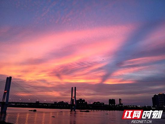 美丽的湘江，美丽的夏夜。摄影 李黎