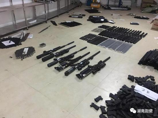 长沙县警方逐层将案情上报,公安部刑侦局高度重视,指挥调度案件侦办工作。