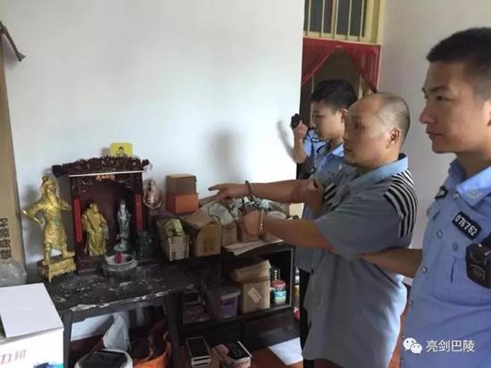 雨夜进贼,古玩被盗