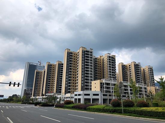 汝城县新城区建设已十年有余,一些楼房内部仍空空如也。