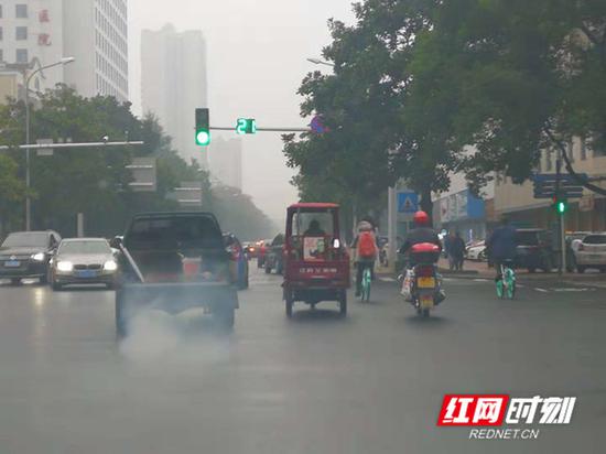 市民举报的“污染“车。