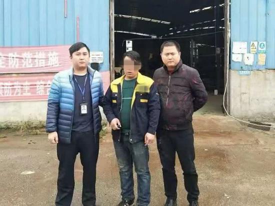 郴州一男子陪老婆逛街 顺走店员手机被抓