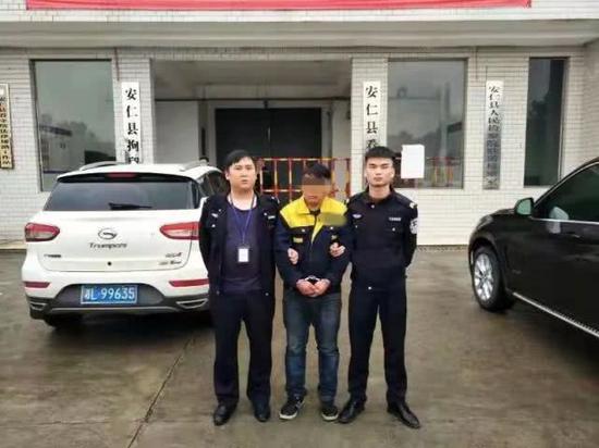 郴州一男子陪老婆逛街 顺走店员手机被抓