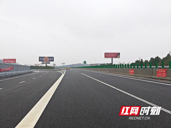 12月11日，G60湘潭至邵阳高速公路大修二期工程（范家山至周旺铺段）顺利通过交工验收。
