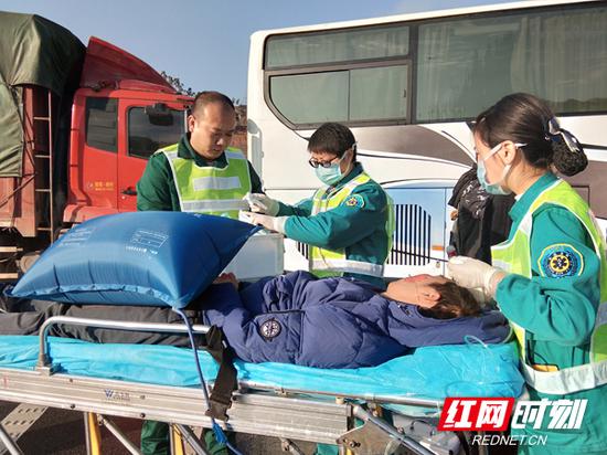 紧急救援演练现场。