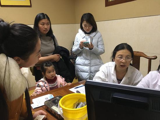 流感高发季 湖南一医院日均接诊患儿过千近20%因流感