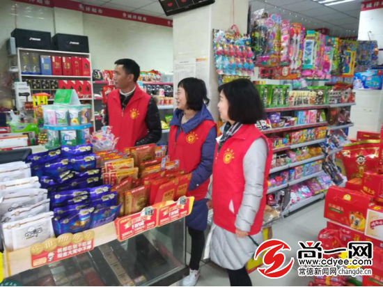 常德环卫“志愿红”扮靓城市风景线