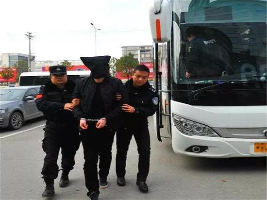 洪江市警方o2o出重拳端掉一个涉恶犯罪窝点