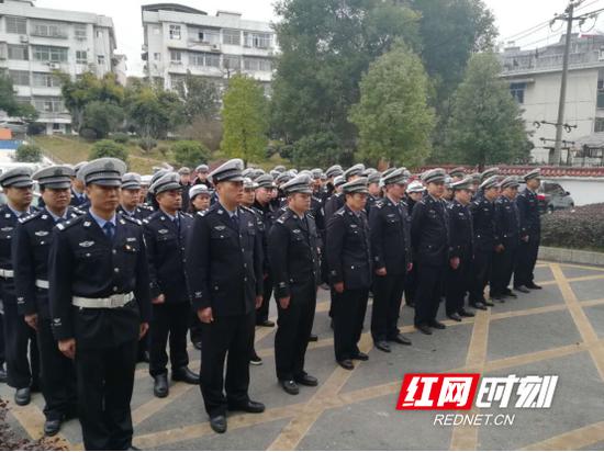 心痛！永兴交警肖叔军倒在护航春运的岗位上再没醒来