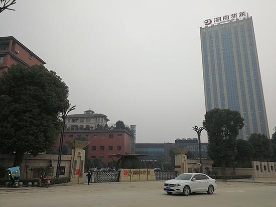 1月27日,记者来到位于安化县冷市镇的湖南华莱公司总部,该公司当时已放假,不再接待外人参观。澎湃新闻记者 朱远祥 图