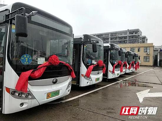 长潭1号线路纯电动公交车正式投入运营。