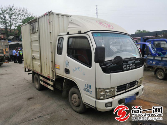 非法运输危化品的货车。通讯员 王媛媛 摄