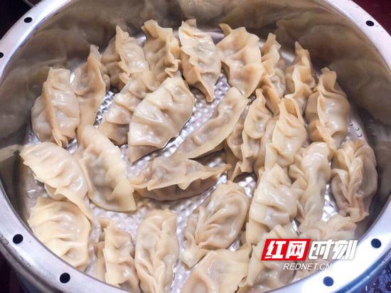 普迹收费站：设置便民服务台 贴心为过往司乘服务