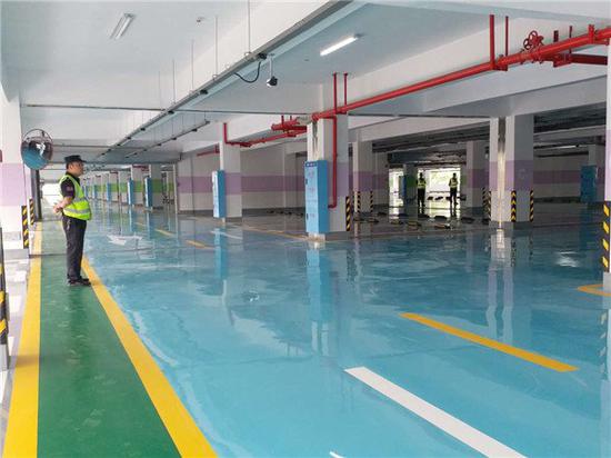 缓解企业停车难：长沙经开区新增近2000个停车位