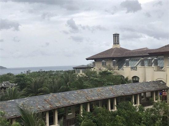 长沙游客投诉酒店海景房照片不实 酒店：是周边的树长高了