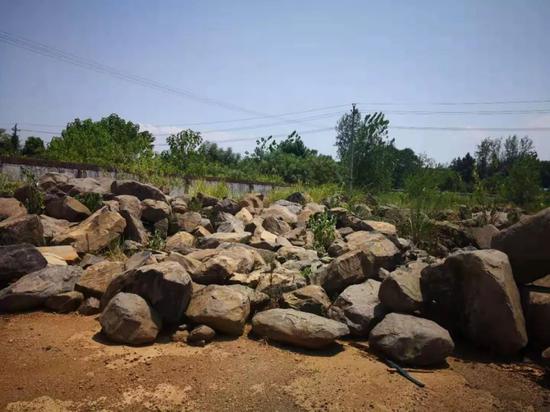 长沙岳麓法院查封几百吨重的石头？回应：系紫墨湘玉矿石原料