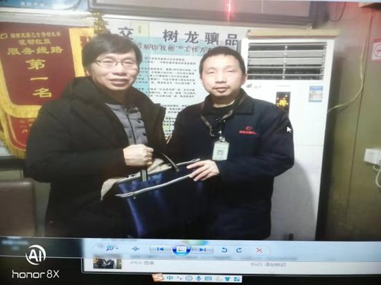 长沙公交司机三年多帮扶几百位老人上下车