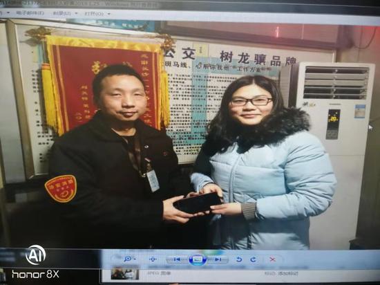 长沙公交司机三年多帮扶几百位老人上下车