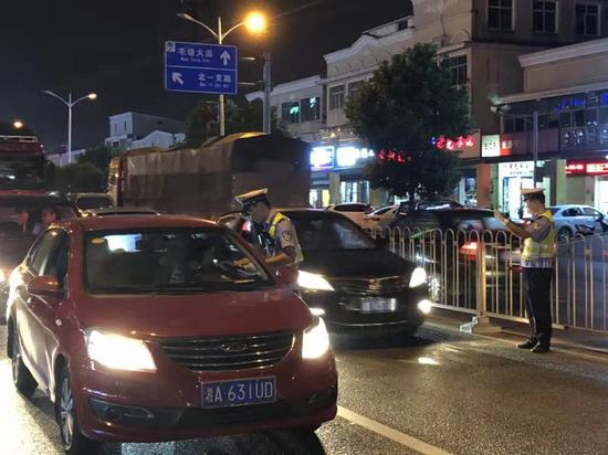 继蛋黄派后 月饼也加入“酒驾套餐”？男子吃月饼被查出酒驾 查明