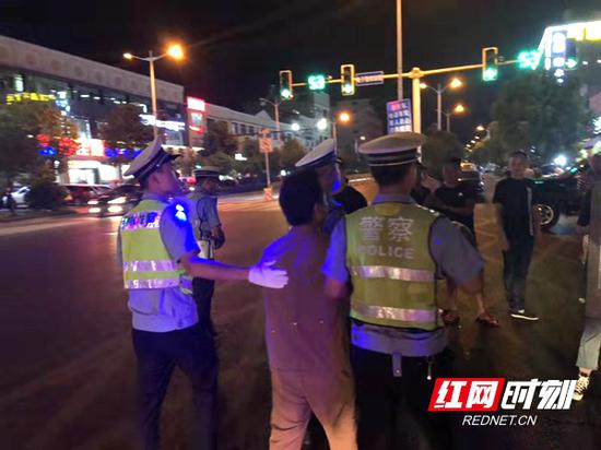  8月30日，湖南交警总纠违20660起，行政拘留23人,刑事拘留1人。