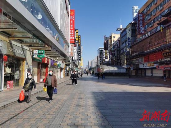  （2月17日上午的黄兴路步行街）