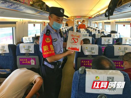 怀铁公安强化违规抽烟宣传查处工作。
