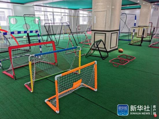 ↑这是星海运动公司成品区域内的体育用品（5月22日摄）。新华社记者 王昕怡 摄