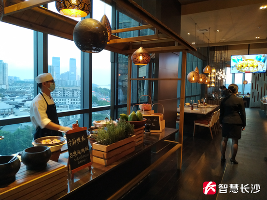长沙君悦酒店烧烤餐厅一角(剑裘 摄)