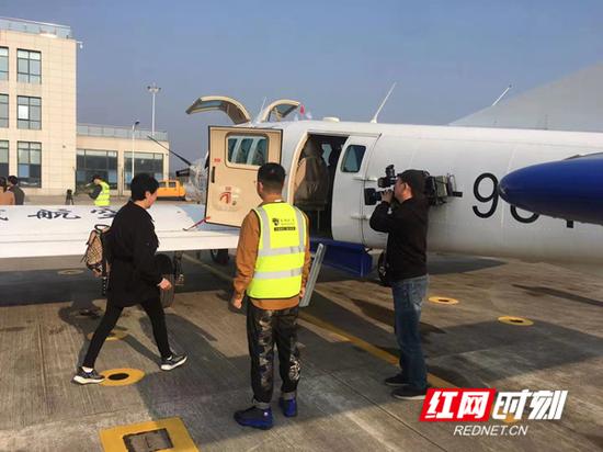 此次低空旅游航班的开通,将为当地市民出行提供极大便利。