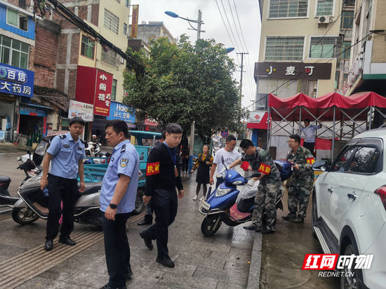 镇区周边开展环境卫生整治行动