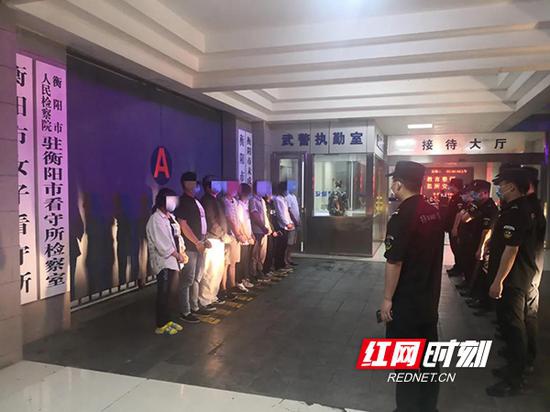 雁峰民警转战千里,再度端掉一个涉诈窝点,刑事拘留12人,行政拘留2人。
