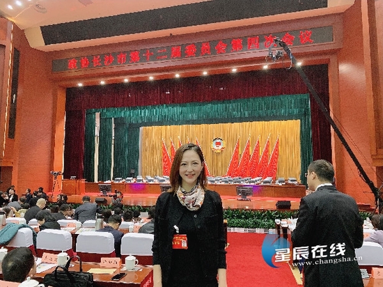 (参加政协长沙市第十二届委员会第四次会议。)