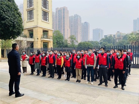 月亮岛街道网格员。人民网 吴茜薇摄