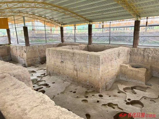 高庙遗址现场(全媒体记者 李青青 摄)